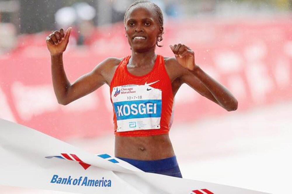 Kosgeiová první maratonkyní pod 2:15